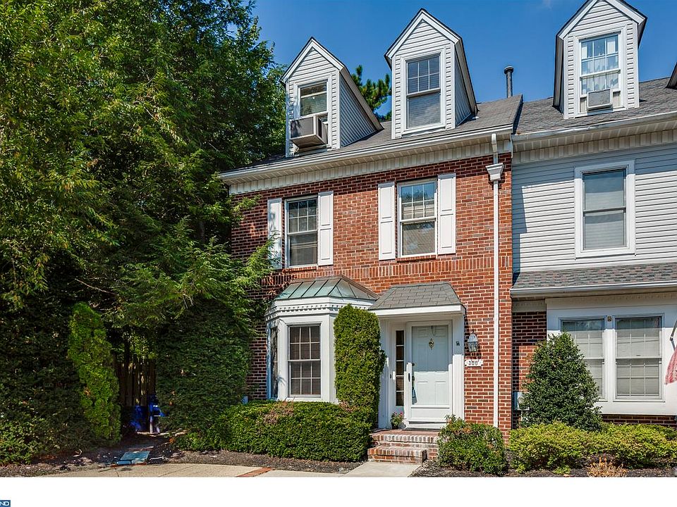 1st image of 300 Williamsburg Ct