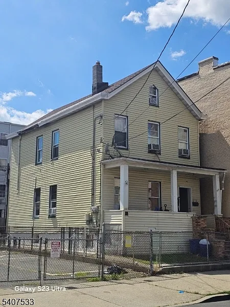 153 3Rd St photo 1