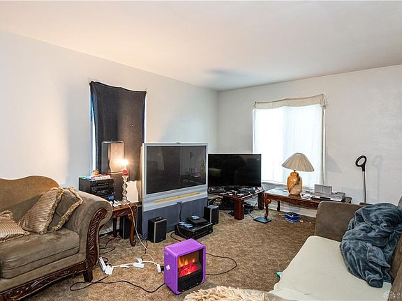 4th image of 1116 W Grand Ave