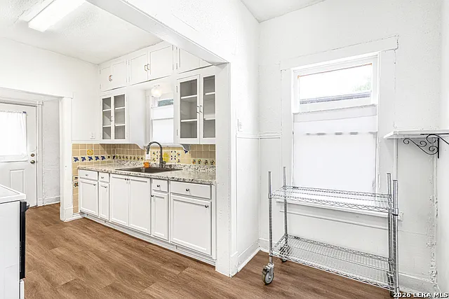 1434 Hicks Ave — Photo 10