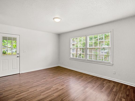 4th image of 907 Wedgewood Dr