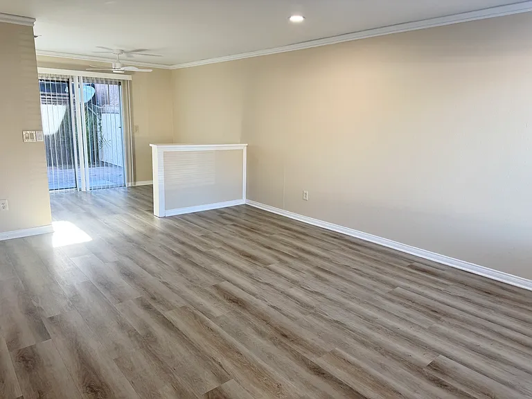 317 Sun Ct — Photo 10