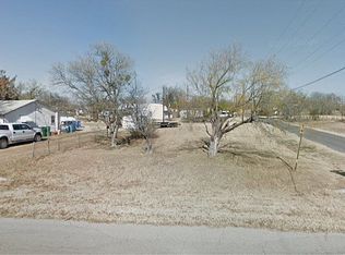 610 E Washington Ave, Iowa Park, TX 76367