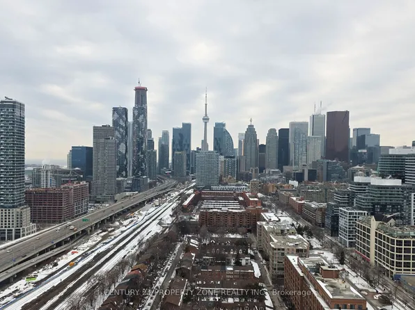 35 Parliament St #2707, Toronto, ON M5A 4R2