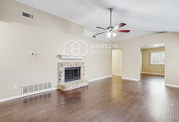 3rd image of 302 Moss Hill Dr