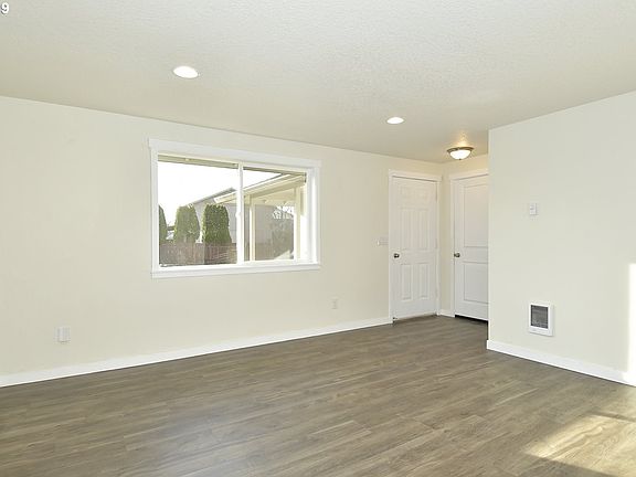 4th image of 9711 NE 60th Ave