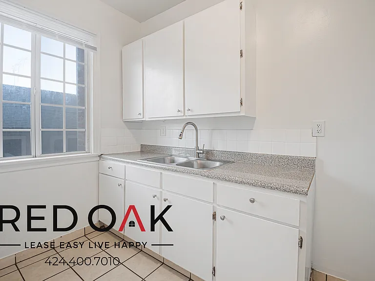 236 S Coronado St — Photo 4