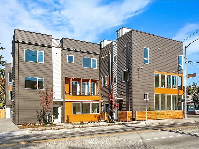 2410 NE 75th St — Photo 2