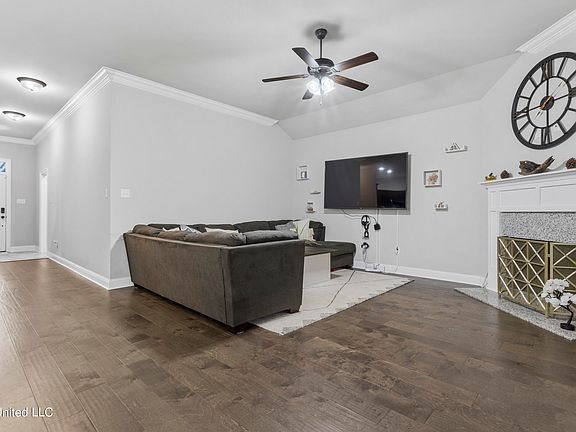5th image of 3741 Victor Ln