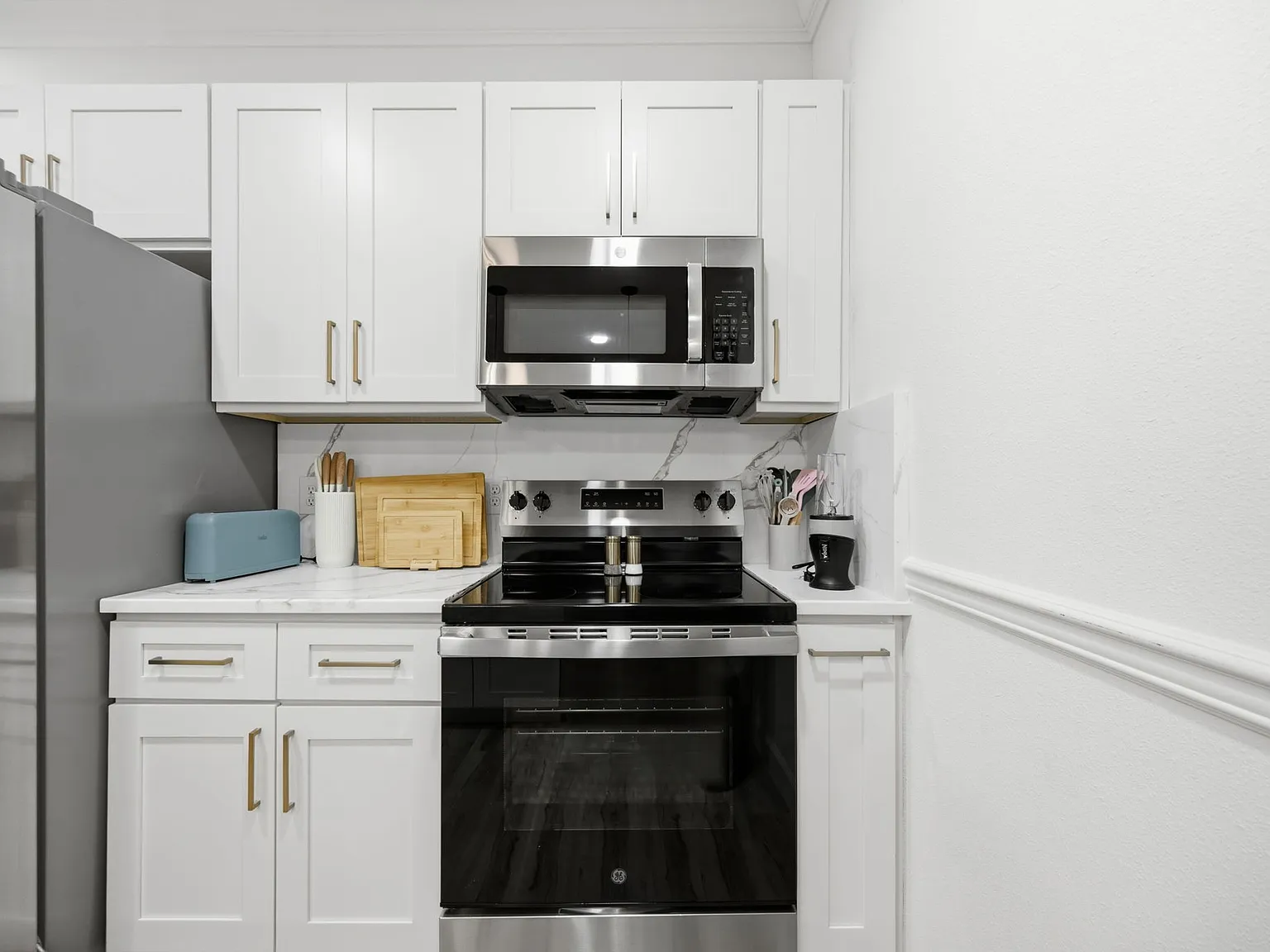 2 bed, $4,300 — Photo 2