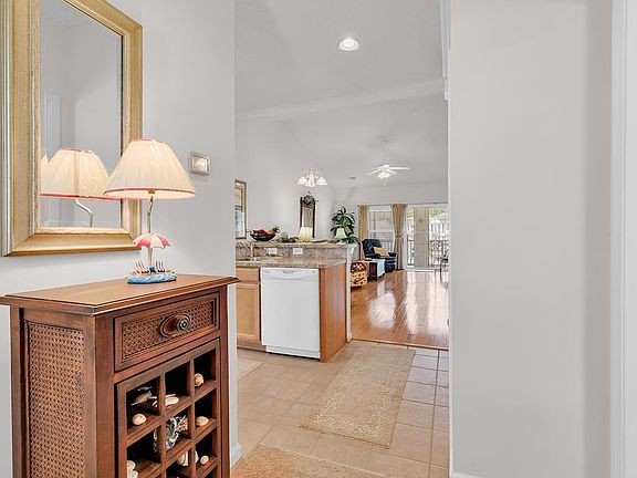 5th image of 5816 Longwood Dr. #202