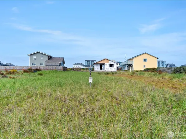 444 N Portal Loop SW, Ocean Shores, WA 98569