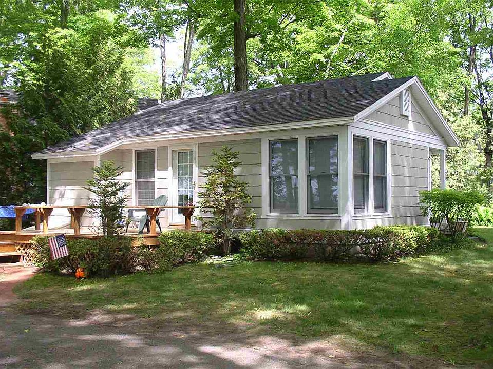 1st image of 684 Pine St