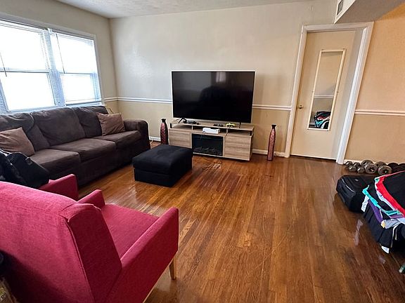 5th image of 3425 Kensington Ave APT 303