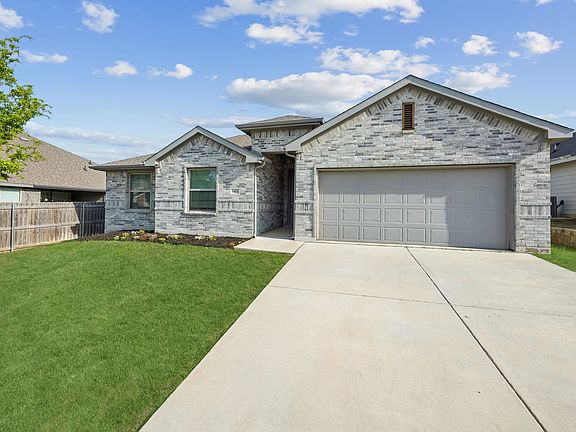 2nd image of 1401 Black Oak Dr