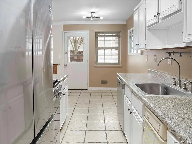 430 Somerset Dr #F — Photo 9