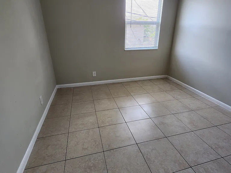 933 Laurel Dr — Photo 26