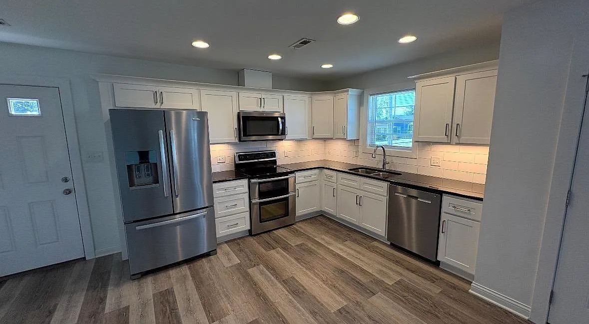 3 bed, 1100 sqft, $1,600 — Photo 2