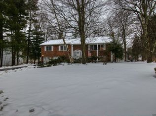 1315 Fox Hollow Rd, Niskayuna, NY 12309