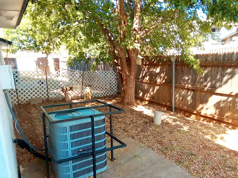 8744 N Rockwell Dr — Photo 18