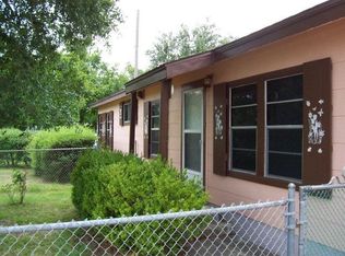 302 S Orange St, Seadrift, TX 77983