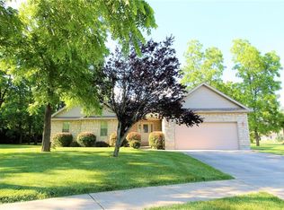 1413 White Pines Dr, Bellefontaine, OH 43311