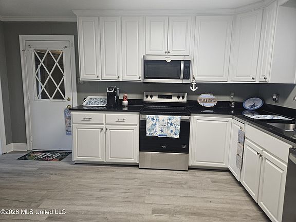 3rd image of 1403 Churchill Dr
