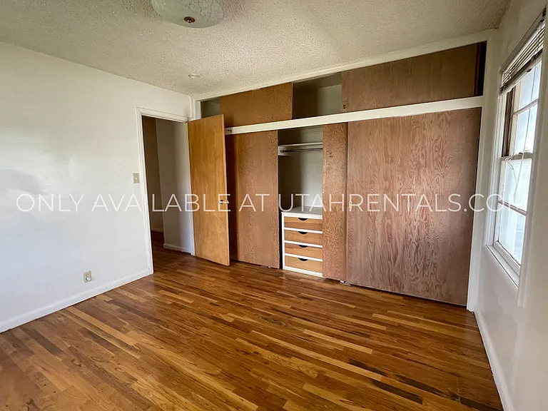 158 W 500 N — Photo 21