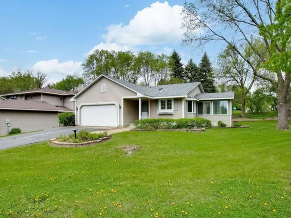 5410 Hyland Greens Dr, Bloomington, MN 55437