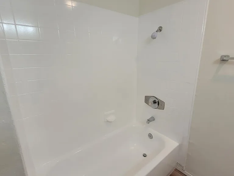 Hallmark Apartment — Photo 10