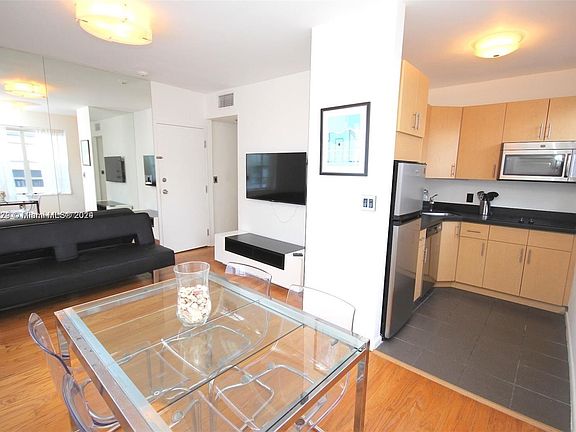 3rd image of 605 Euclid Ave APT 204