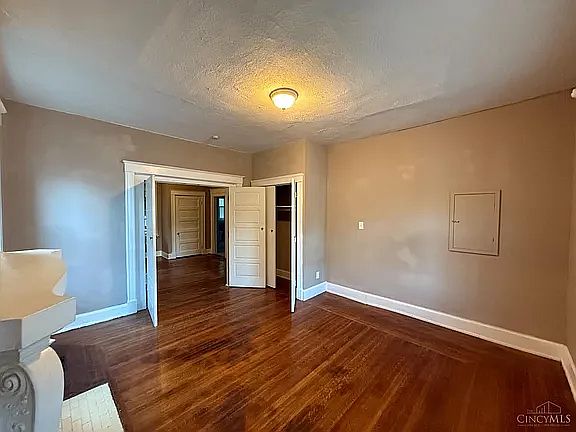 13' x 14' Bedroom with 9'6" ceiling and 
1 closet
