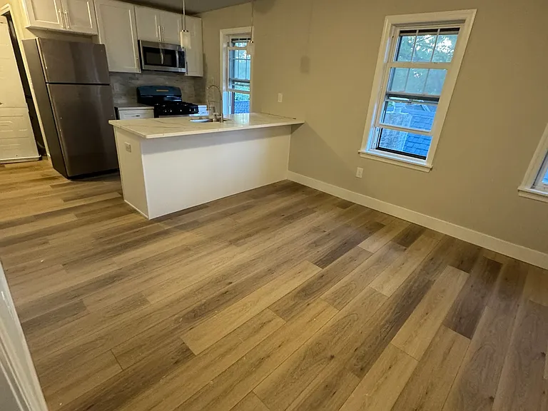 East Avenue 166 - E — Photo 2