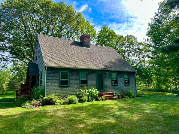 32 Machipscat Trl, West Tisbury, MA 02575