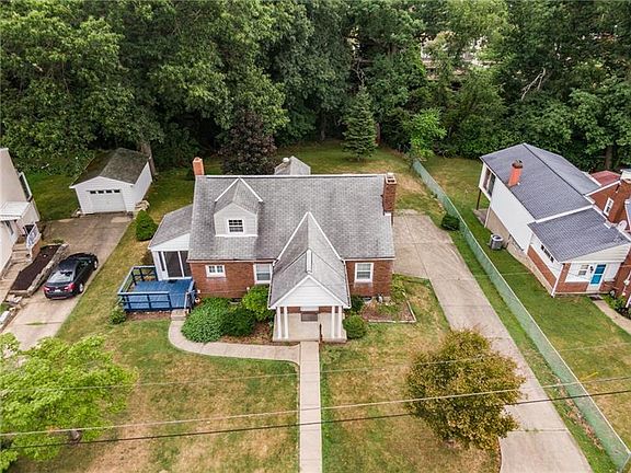 4th image of 172 Jefferson Ave