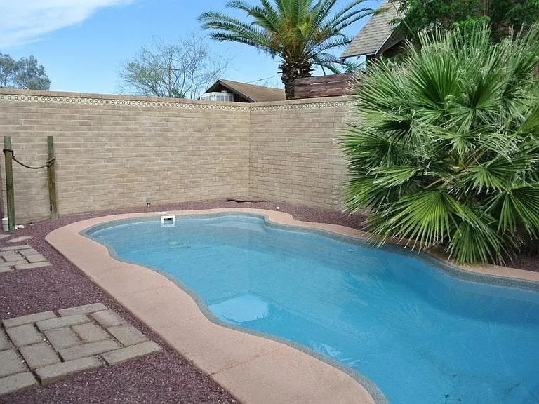 2051 E Hawthorne St — Photo 3