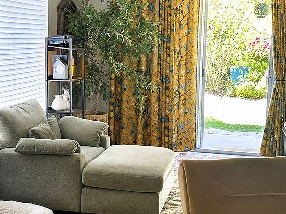 2nd image of 738 Vista Pacifica Cir