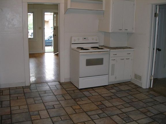 5th image of 1819 E Marshall Ave