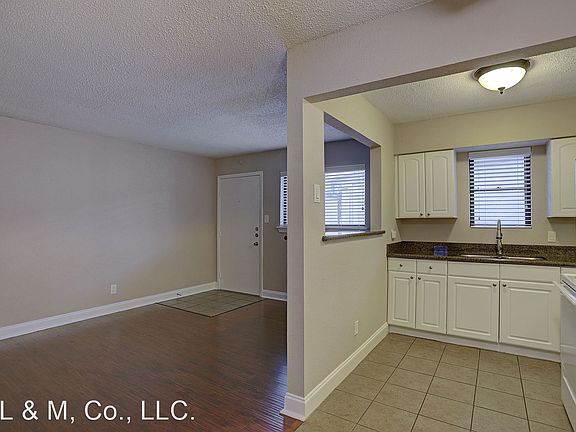 5th image of 405 Hawthorne St APT 24