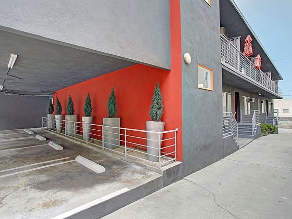 3rd image of 8120 Norton Ave APT 9