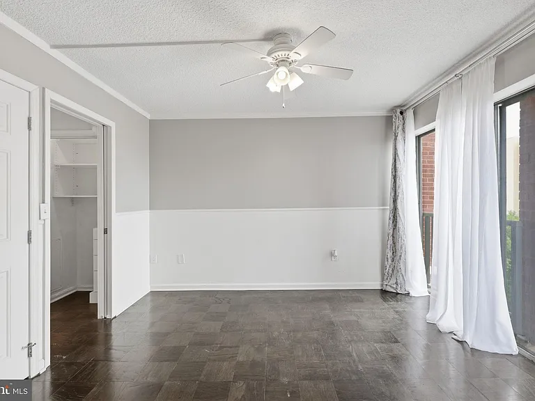 1300 Army Navy Dr #916 — Photo 12