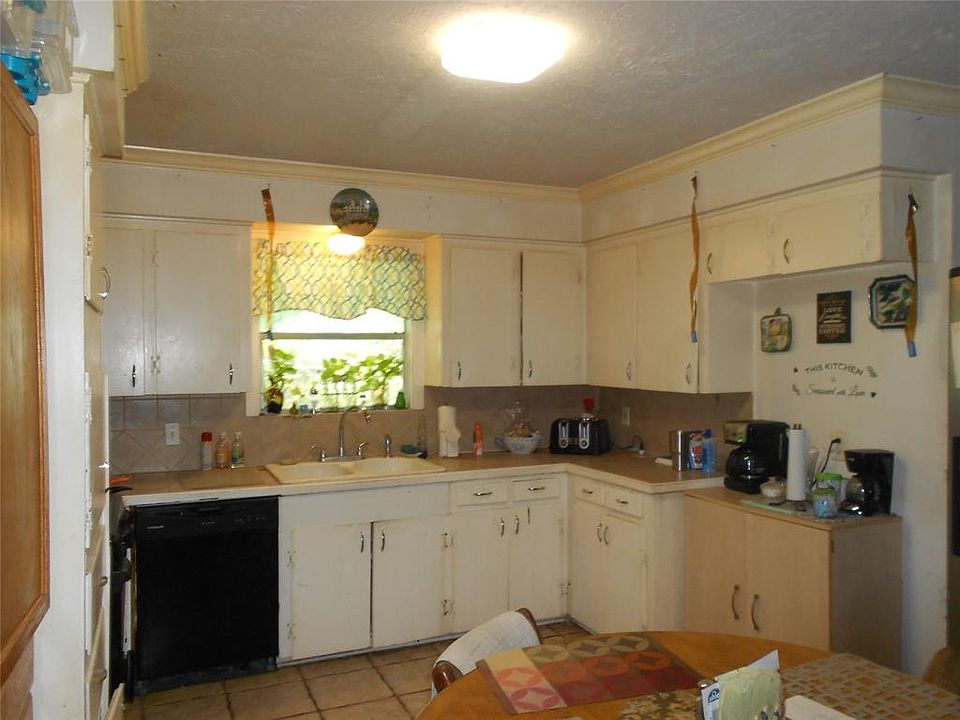 1st image of 3311 Longwood Dr