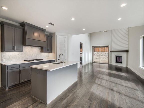 3rd image of 2321 Saint Mary Ln