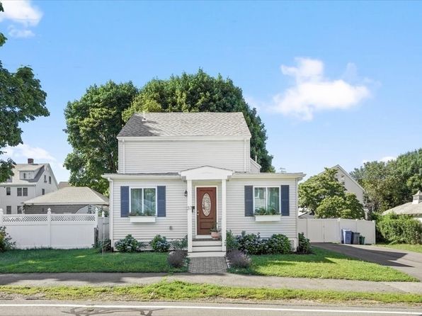 37 Salem St, Wakefield, MA 01880