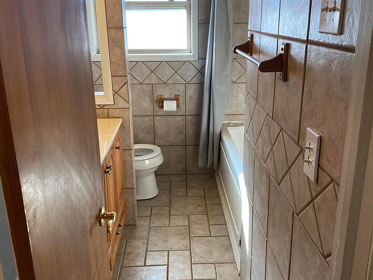 6764 E 26th Ct — Photo 18