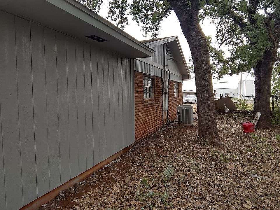 2nd image of 282055 E 1790th Rd
