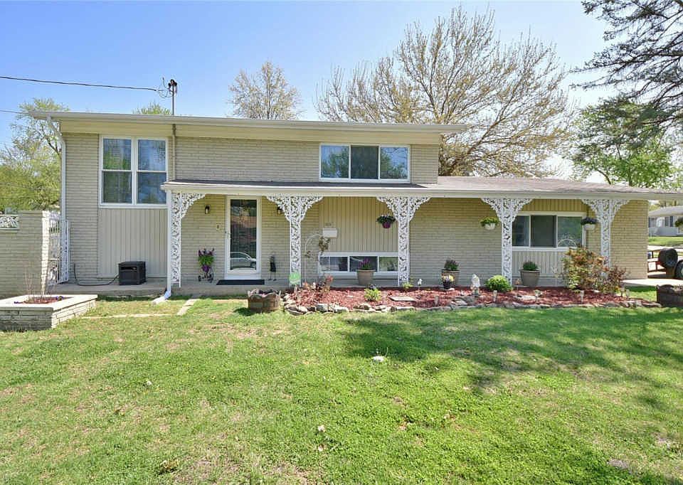 1st image of 1601 Ville Cecelia Ln
