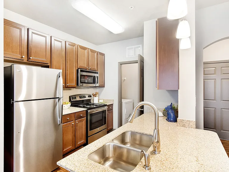 Kingston Crossing Apartment Homes — Photo 7