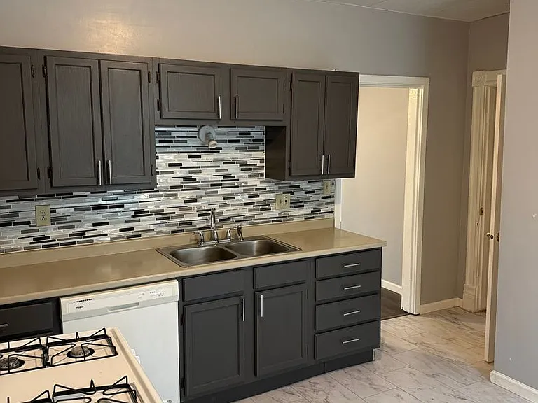 215 Courtland Ave #1 — Photo 6