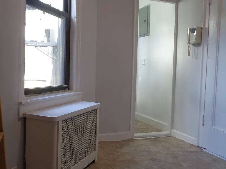 949 W End Ave #D — Photo 1